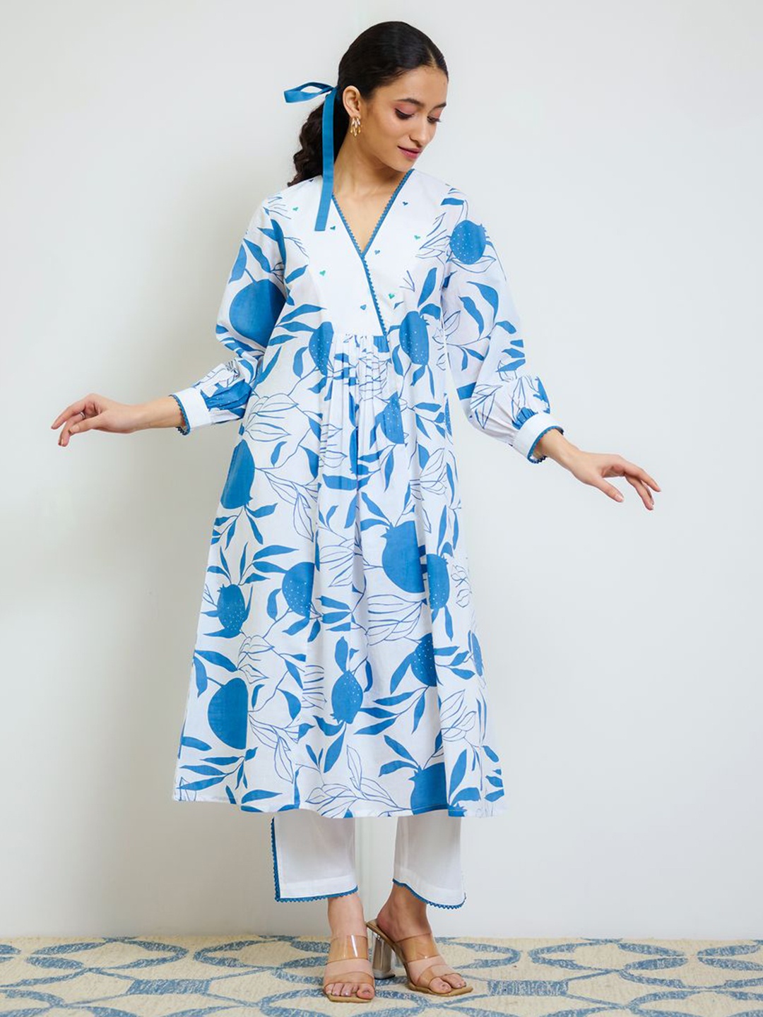 

Rustorange Women Floral Printed Regular Pure Cotton Kurta with Trousers, Blue