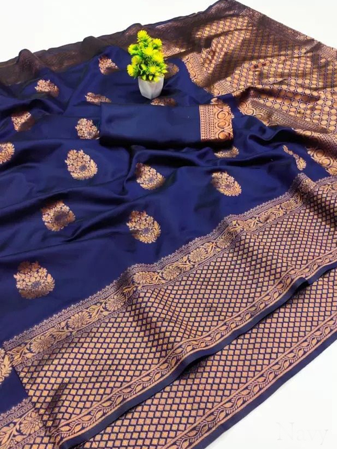 

SAADHVI Woven Design Zari Pure Silk Kanjeevaram Saree, Navy blue
