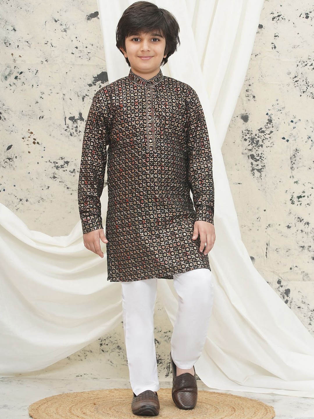 

Aj DEZInES Boys Floral Embroidered Regular Sequinned Kurta with Pyjamas, Gold