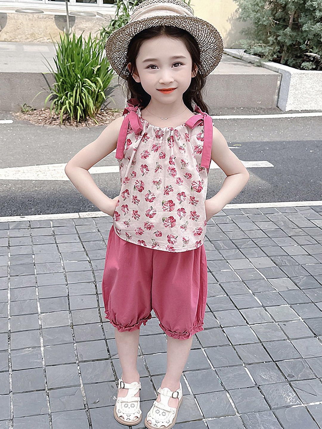 

LULU & SKY Girls Printed Round Neck Top With Shorts, Beige