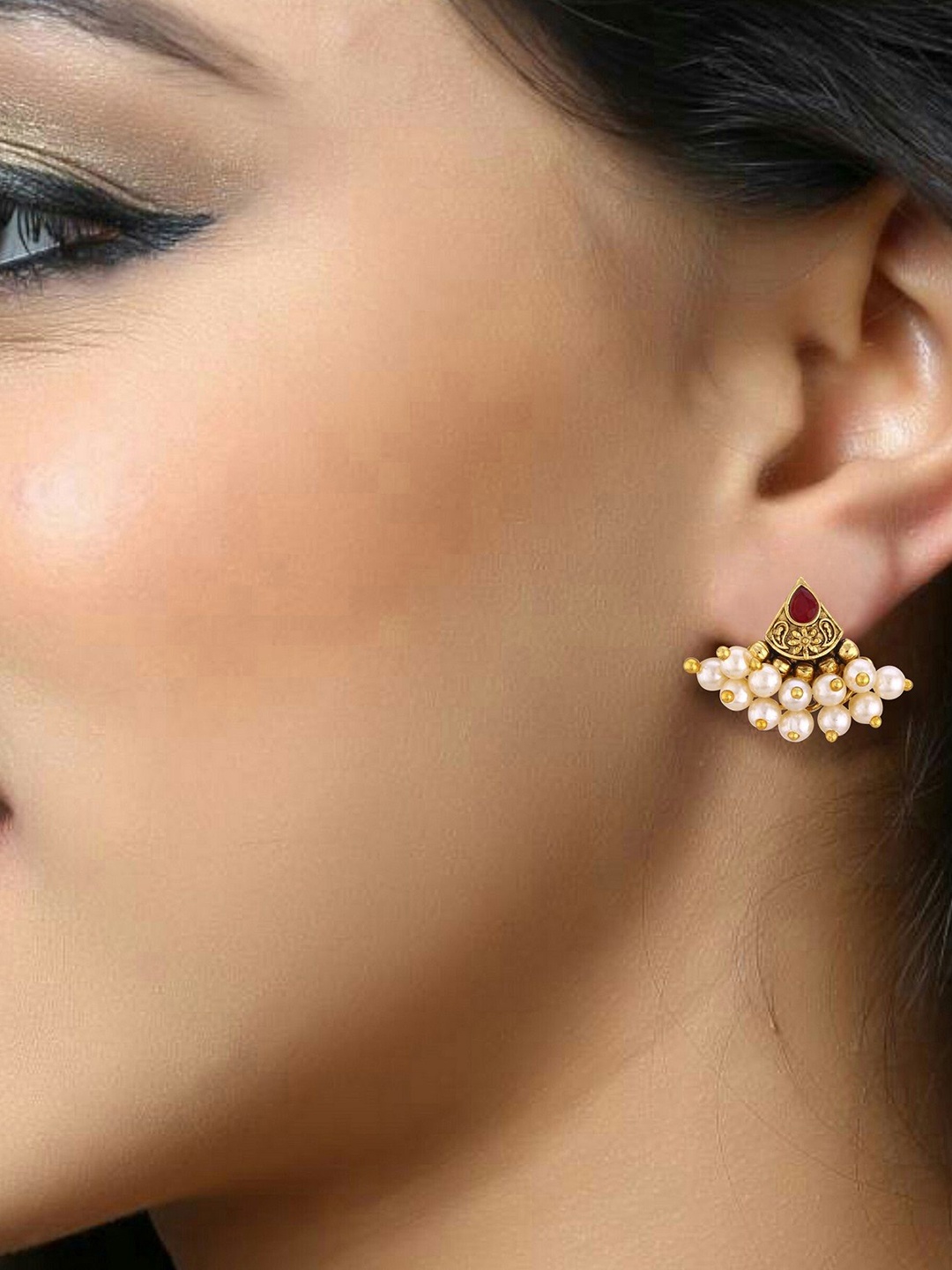 

DIVASTRI Gold-Plated Pearls Contemporary Studs