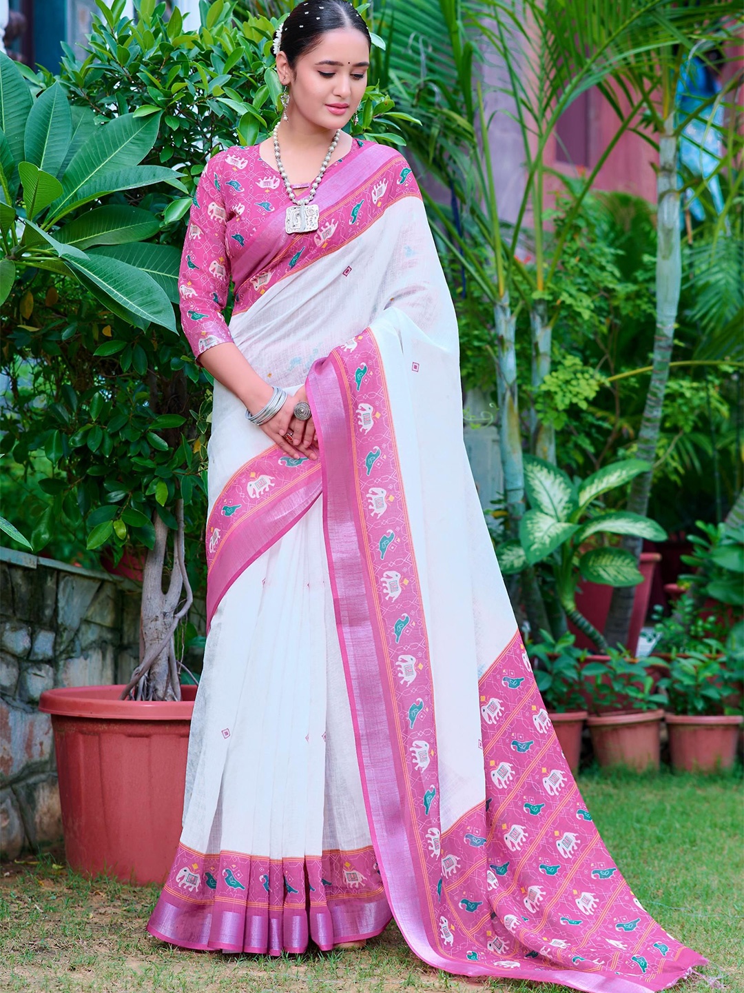 

Quelea Ethnic Motifs Zari Linen Blend Khadi Saree, White