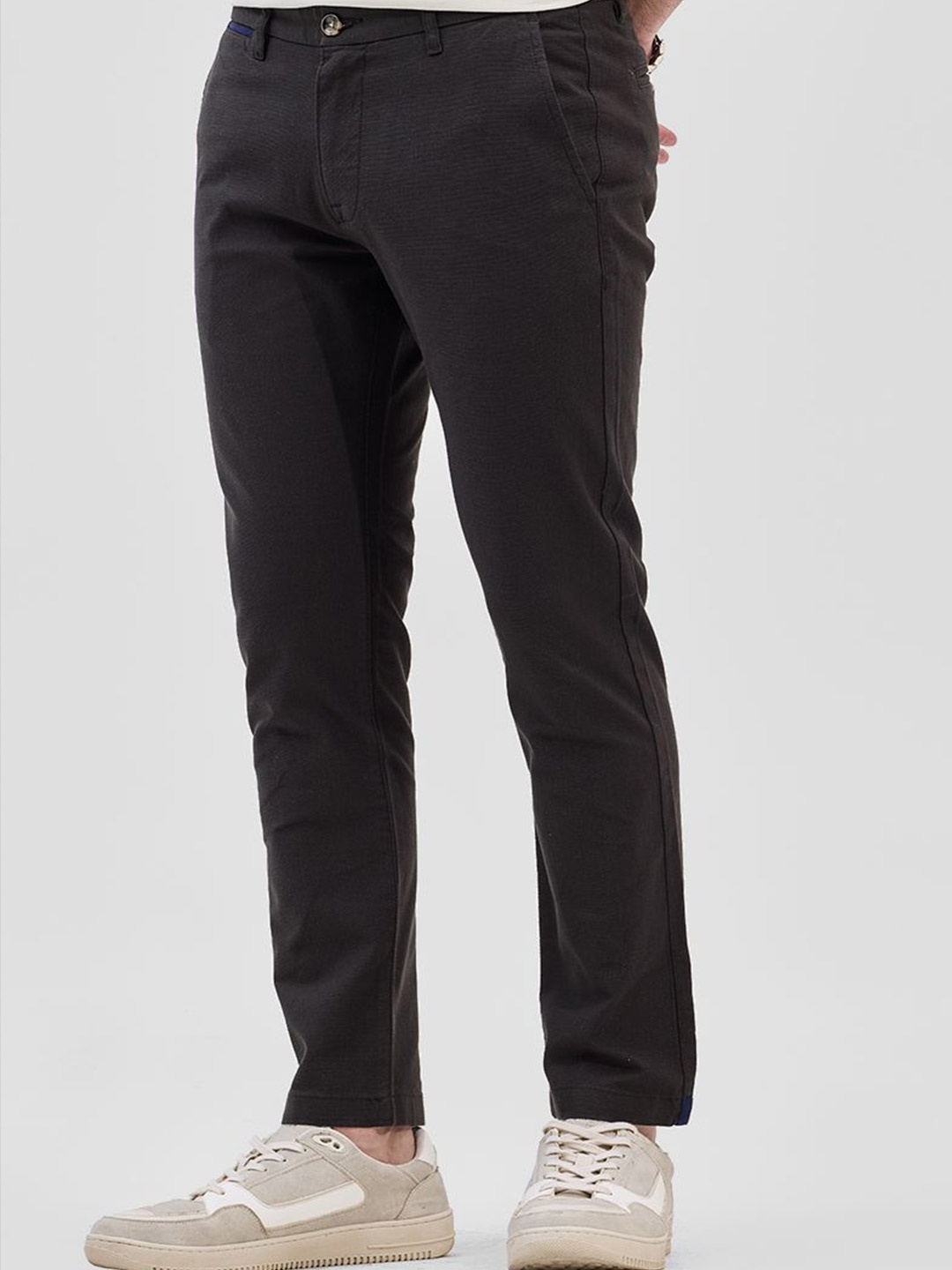 

Snitch Men Dark Charcoal Black Mid-Rise Slim Fit Trouser