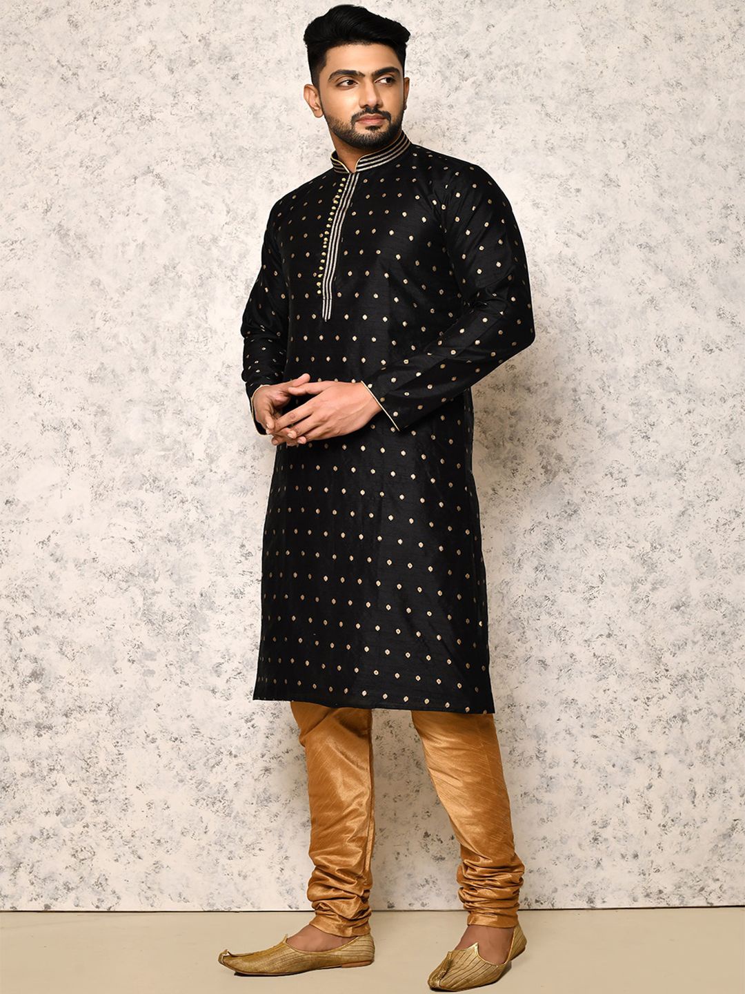 

RANAK Geometric Woven Design Mandarin Collar Kurta, Black