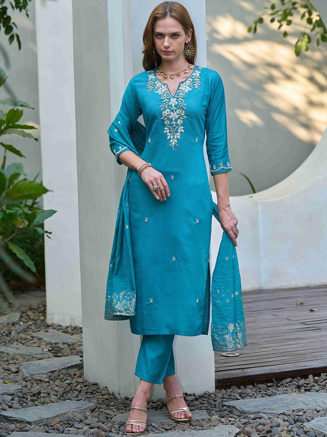 

MOJILAA Women Floral Embroidered Regular Beads and Stones Kurta with Trousers & With Dupatta, Blue