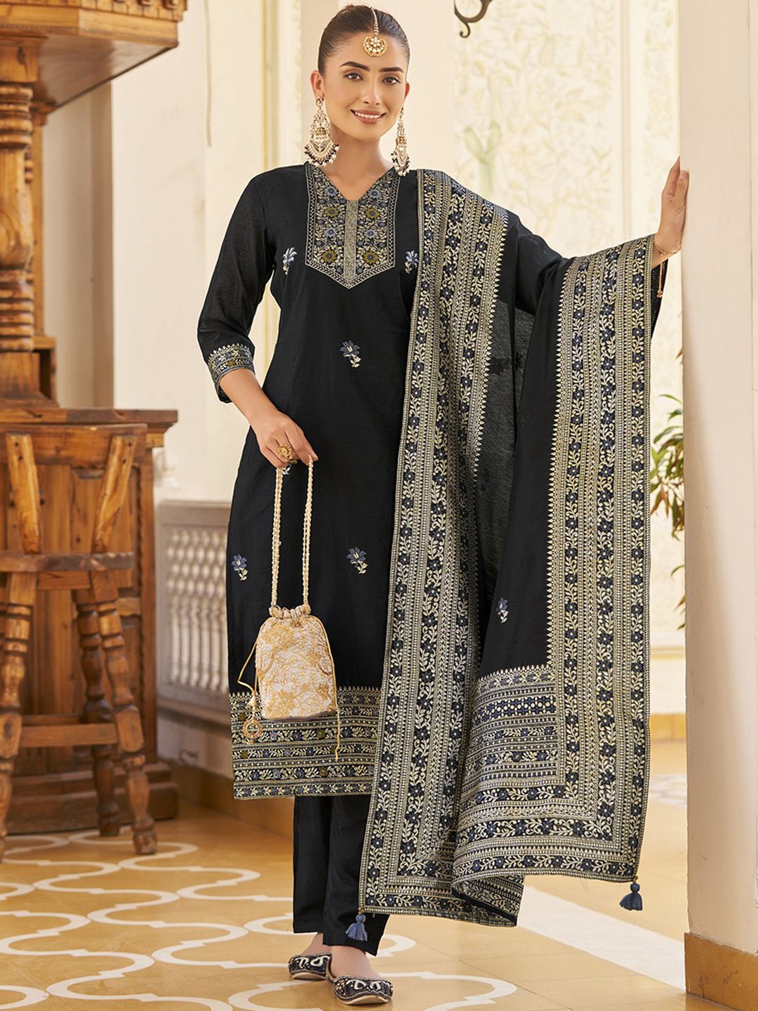 

HRITIKA Women Ethnic Motifs Regular Kurta with Trousers & With Dupatta, Black
