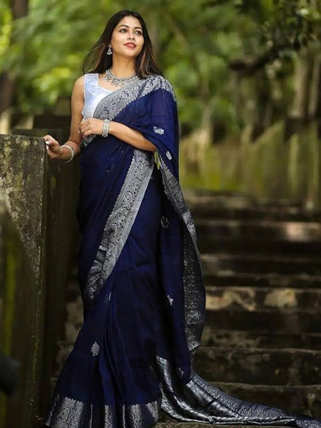 

KALINI Woven Design Zari Pure Silk Kanjeevaram Saree, Navy blue