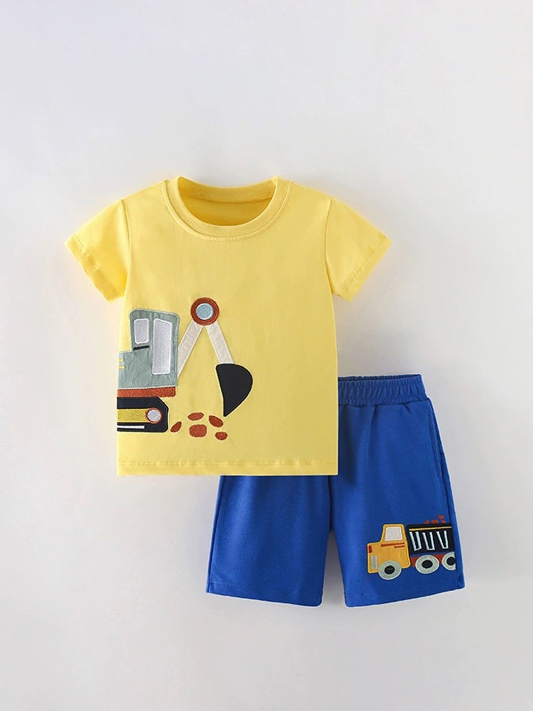 

LULU & SKY Boys Applique Round Neck T-shirt With Shorts, Yellow