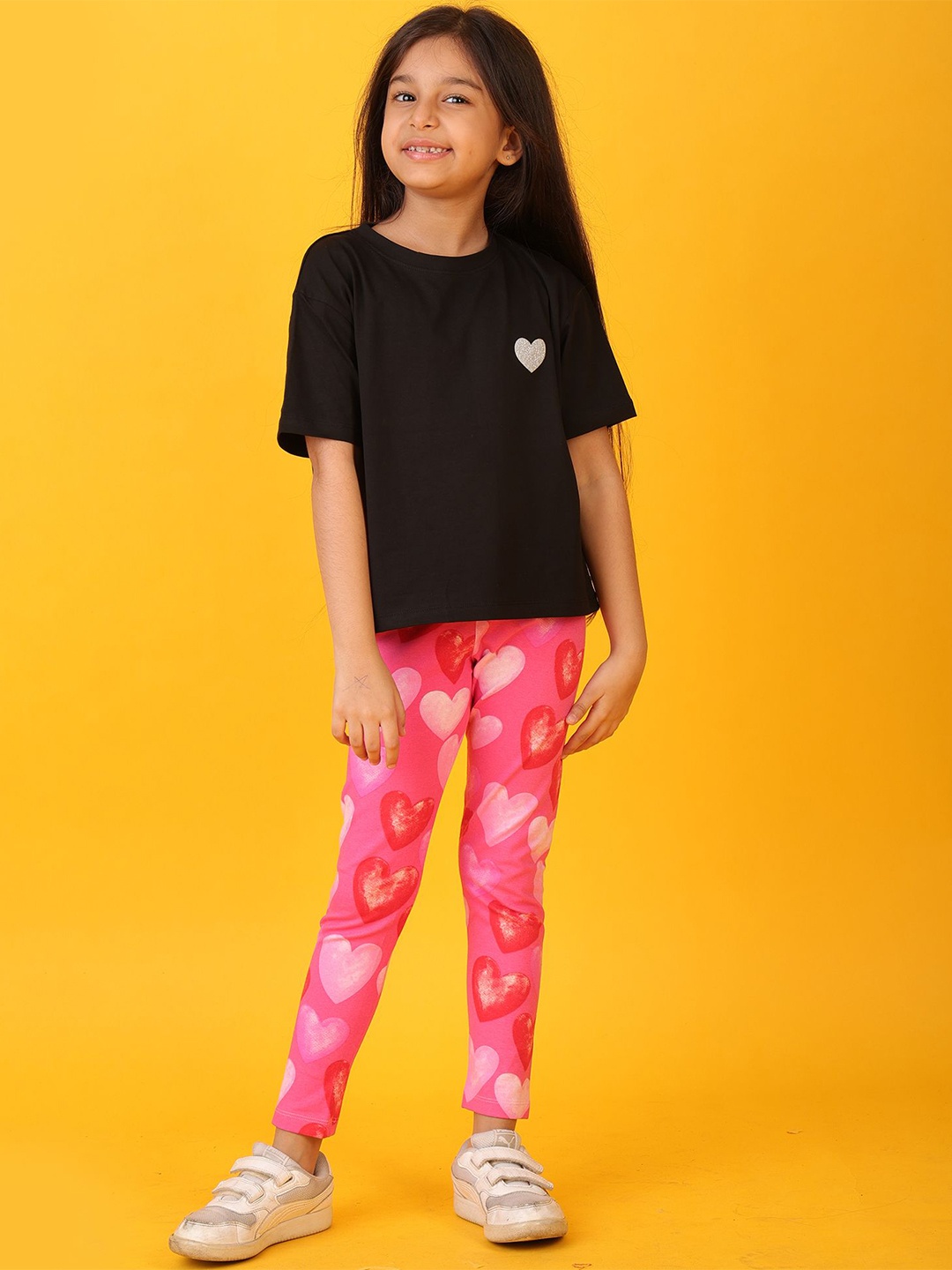 

Anthrilo Girls Embellished T-shirt with Leggings, Black