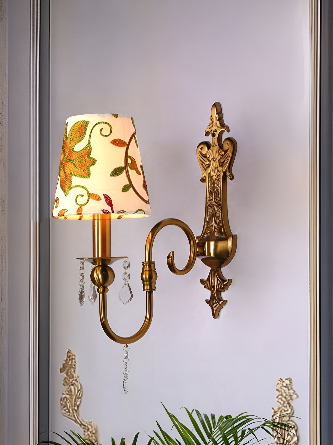 

Fos Lighting Gold-Toned & White Printed Aluminium Frustum Shaped Wall Lamp