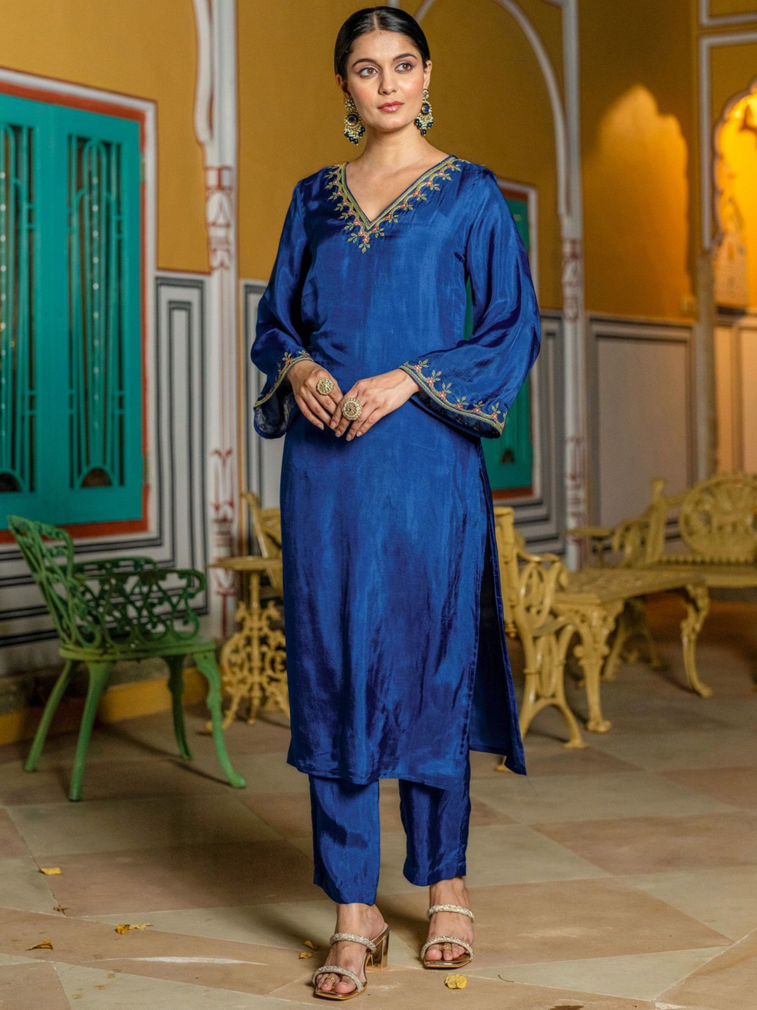 

KASYA Embroidered Thread Work Upada Silk Tunic With Trousers, Blue
