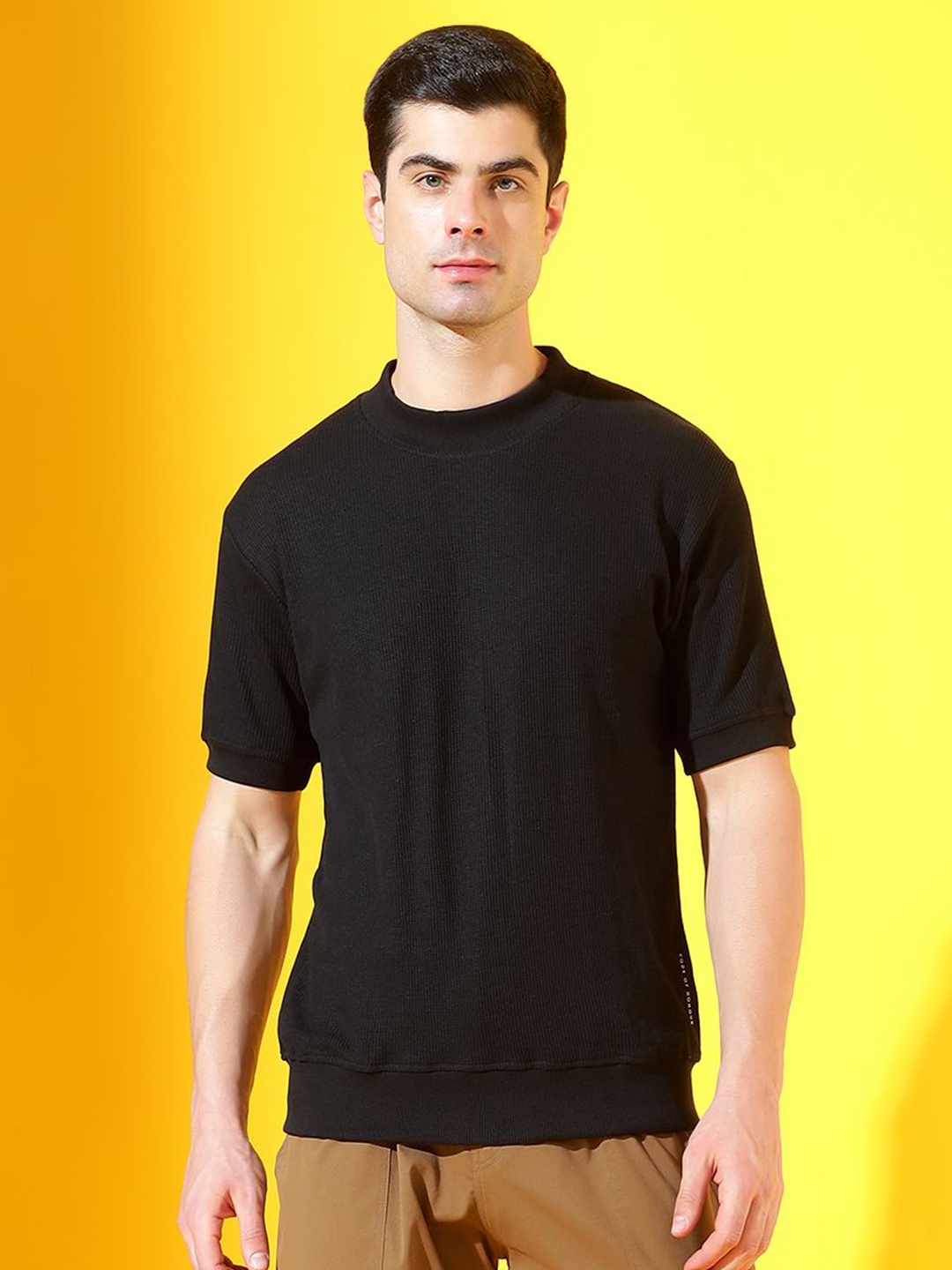 

CODE OF HONOUR Men Printed High Neck Pockets T-shirt, Black