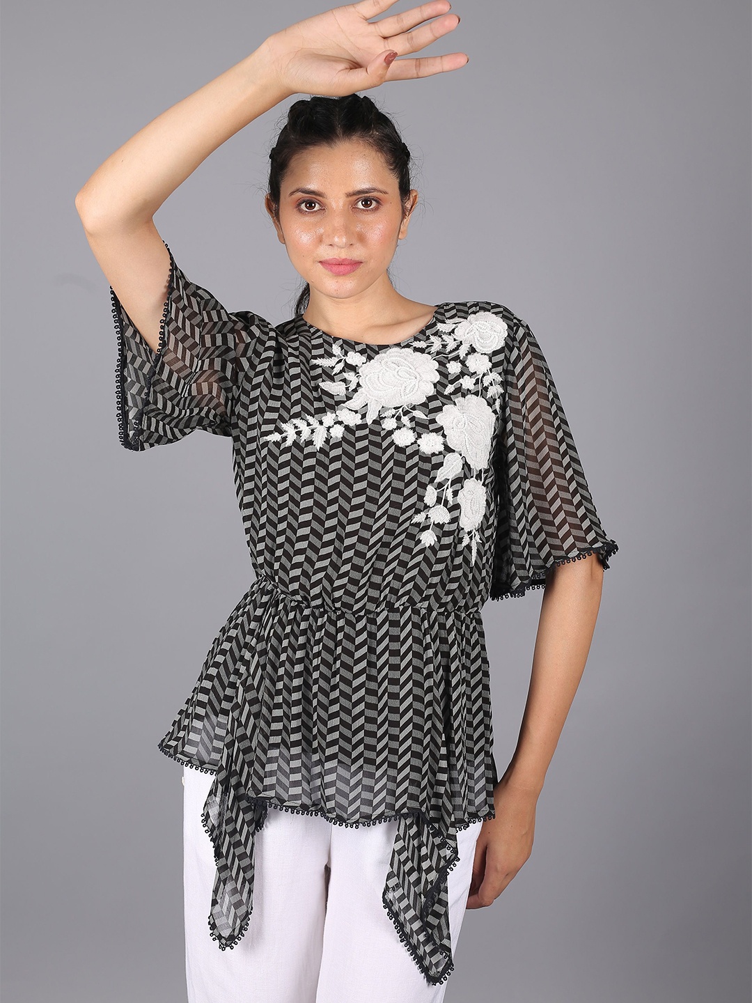 

STIL O STITCH Geometric Print Top, Black