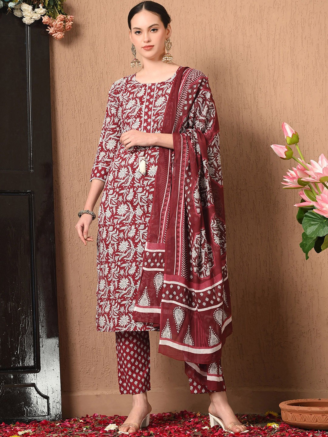 

Anouk Women Floral Printed Regular Pure Cotton Kurta with Trousers & With Dupatta, Maroon