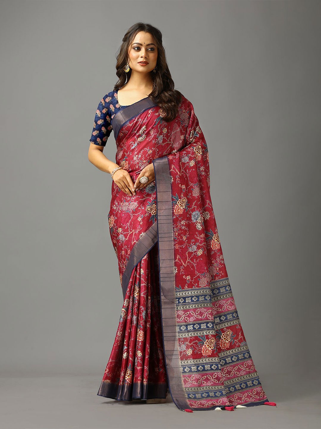 

VIRENDRA TEXTILES Floral Zari Saree, Maroon