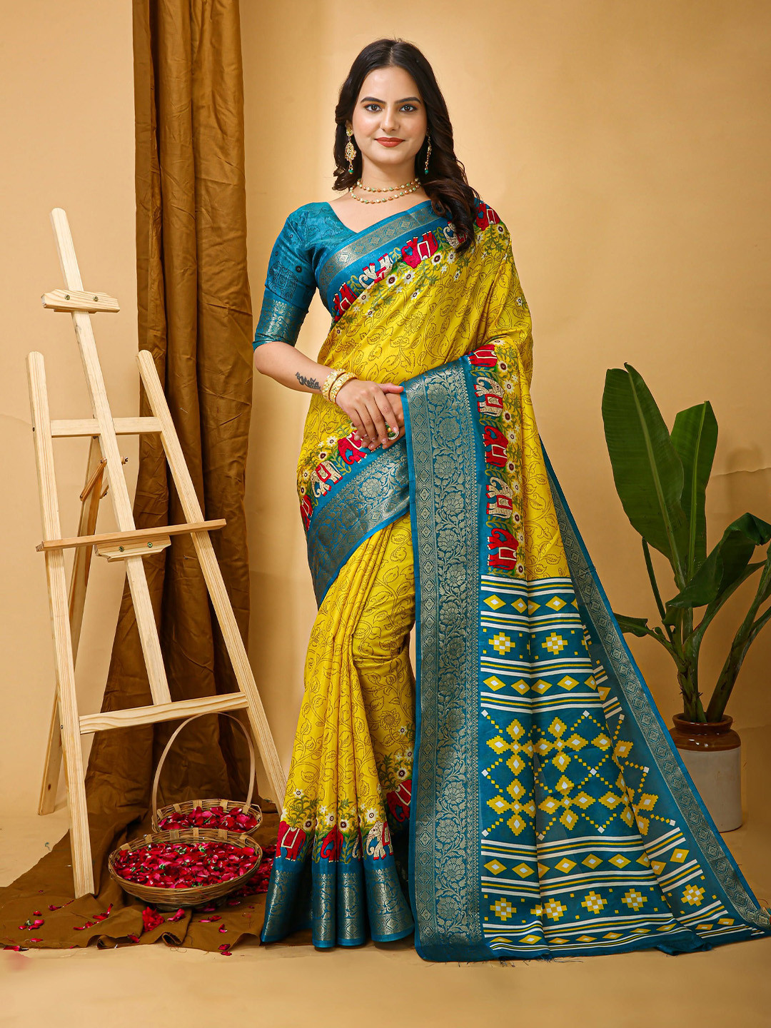 

HI FI NX Floral Printed Zari Kanjeevaram Saree, Yellow