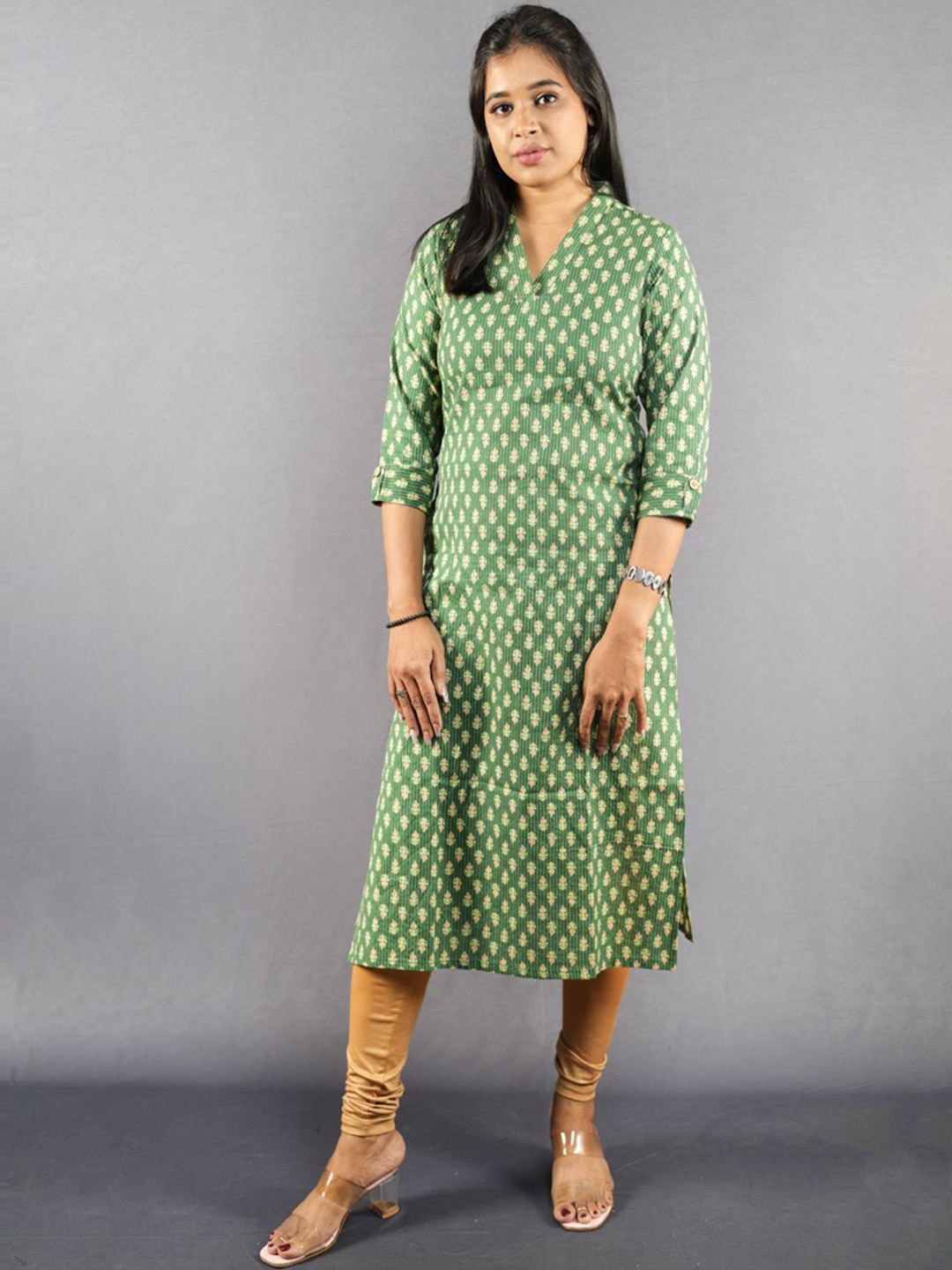 

ZARIA Floral Printed V-Neck Straight Kurta, Green