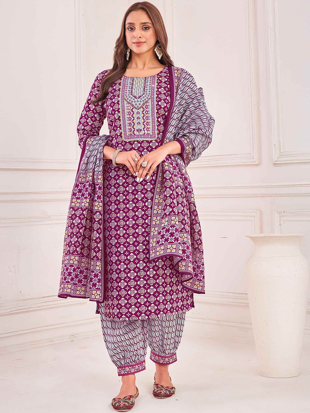 

MOJILAA Women Ethnic Motifs Printed Regular Sequinned Kurta with Trousers & With Dupatta, Burgundy