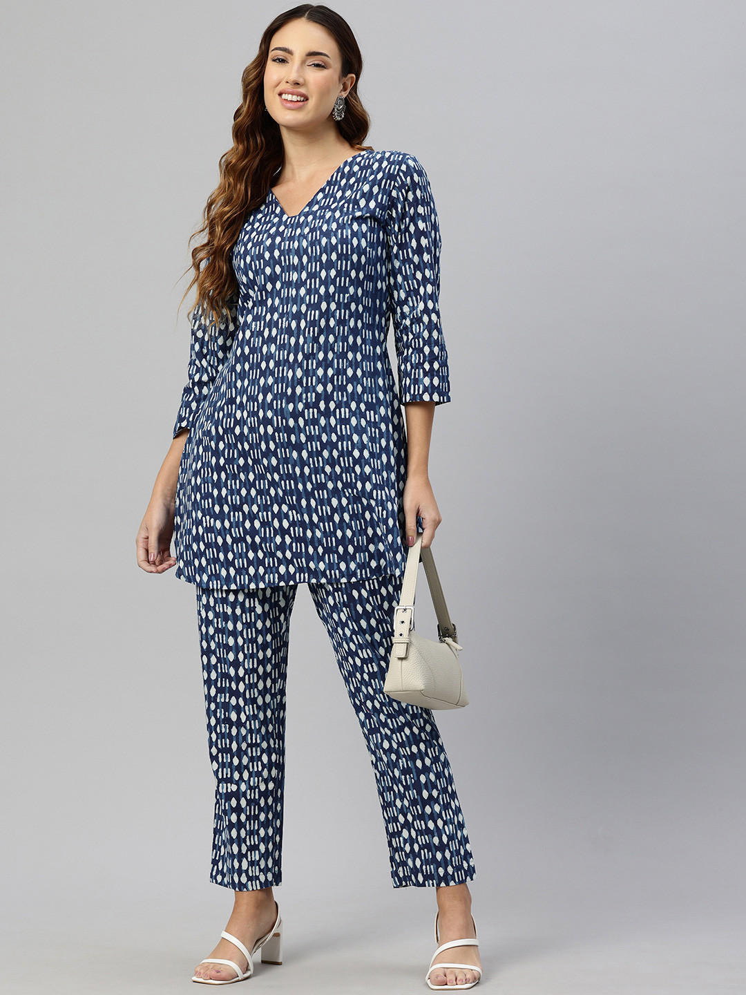 

HRITIKA Geometric Printed Pure Cotton V-Neck Tunic With Trousers, Blue
