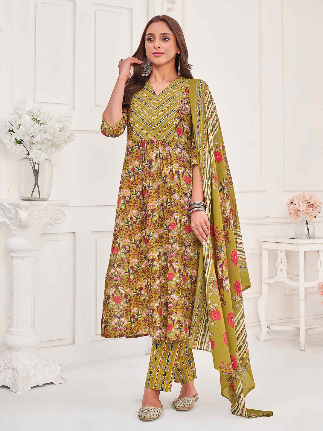 

MOJILAA Floral Printed V-Neck A-Line Kurta With Trousers And Dupatta, Green