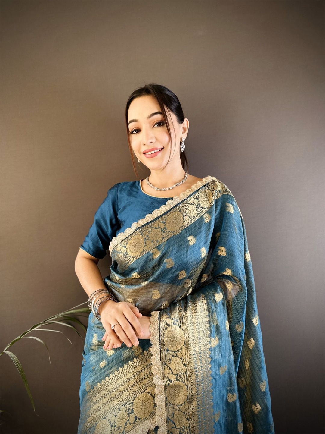

NIWAA Woven Design Zari Tissue Banarasi Saree, Turquoise blue