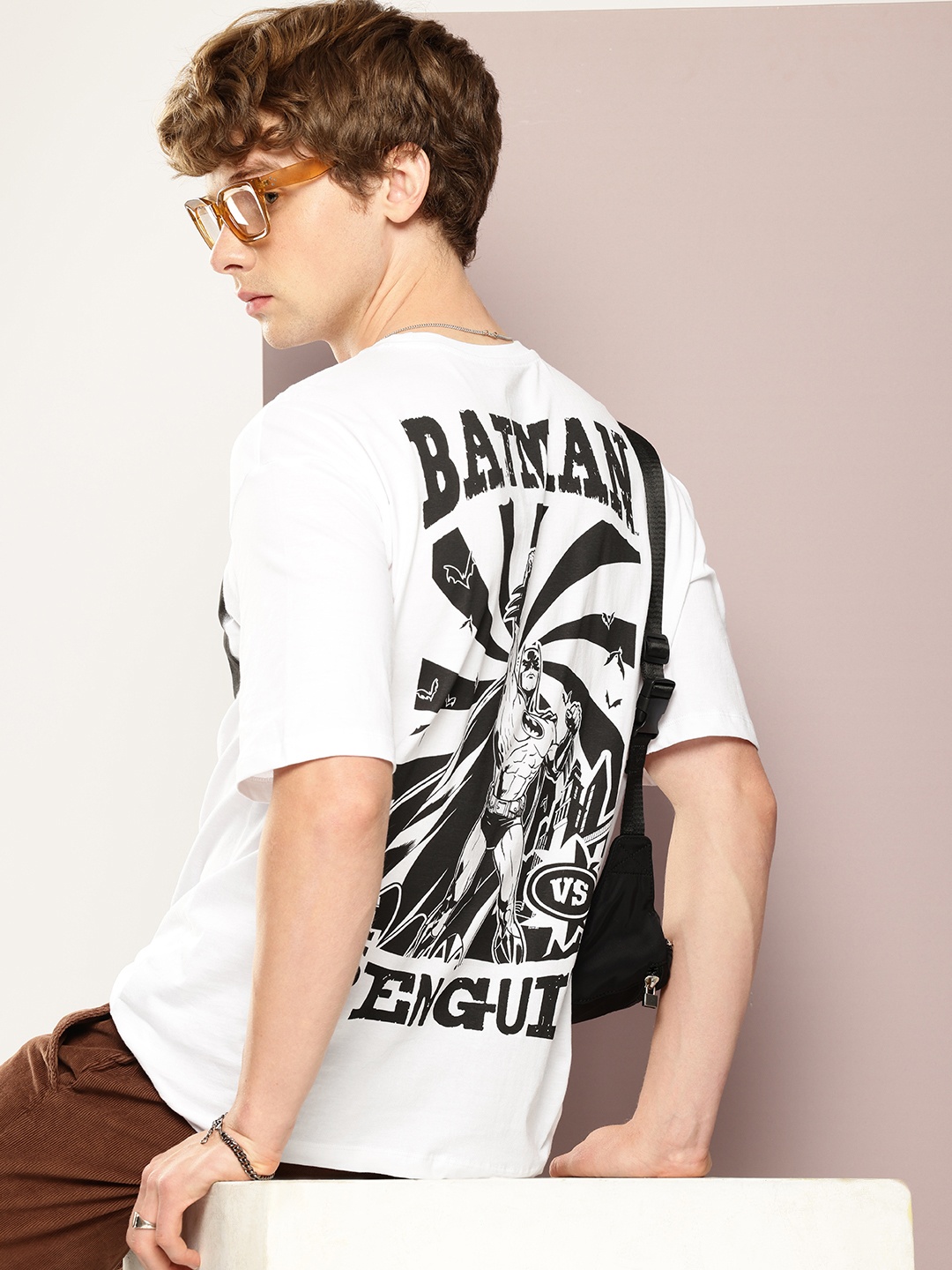 

Kook N Keech Batman Printed Drop-Shoulder Sleeves Pure Cotton Oversized T-shirt, White