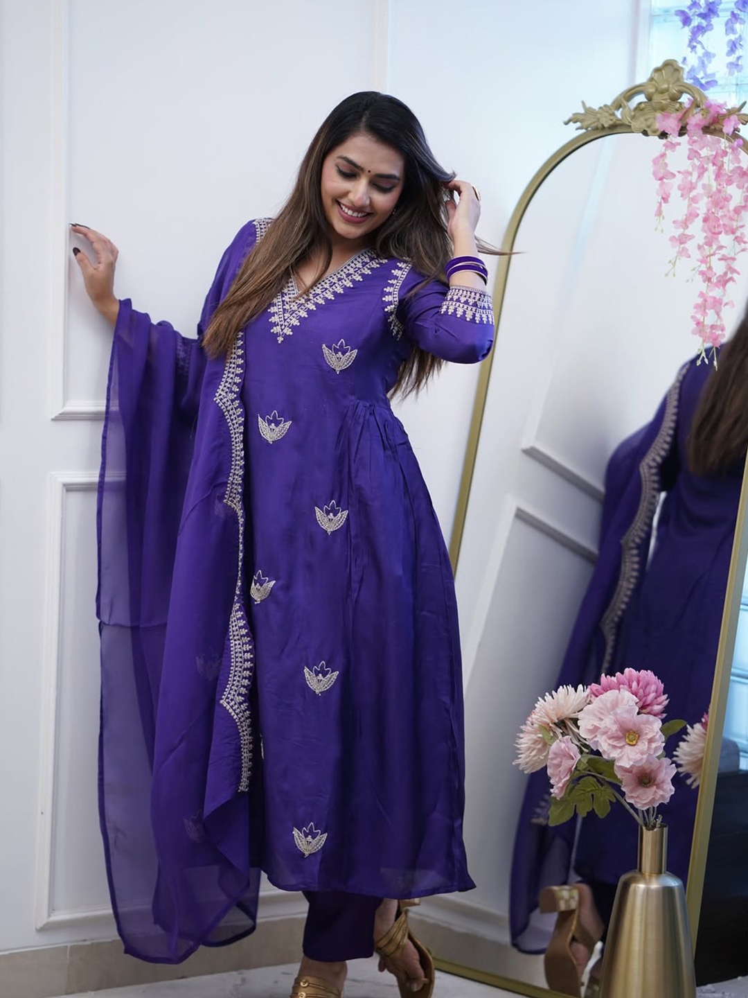 

Rujave Women Floral Embroidered Regular Thread Work Chanderi Silk Kurta with Trousers & With Dupatta, Lavender