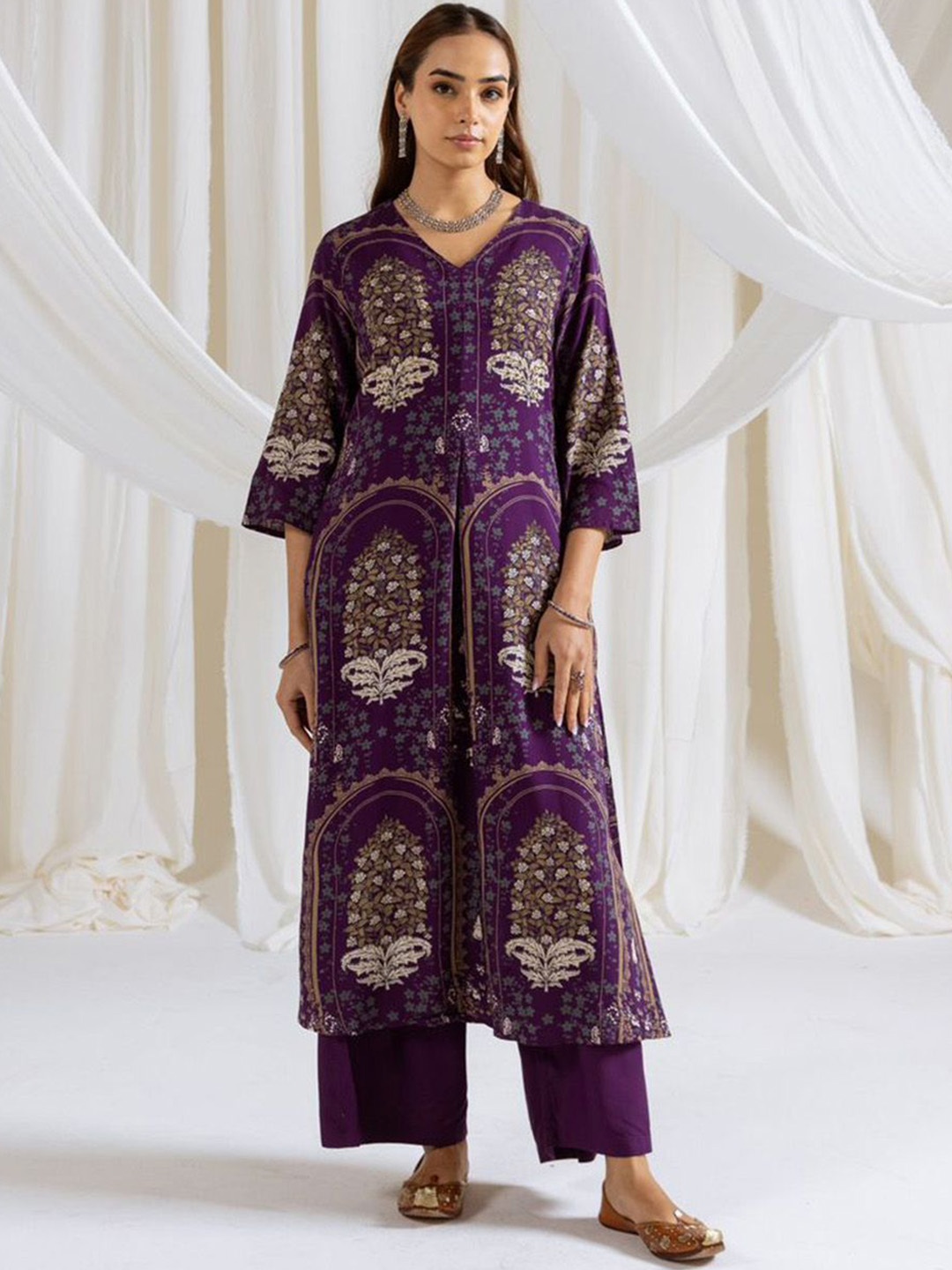 

Meena Bazaar Floral Printed Straight Kurta With Palazzo, Purple