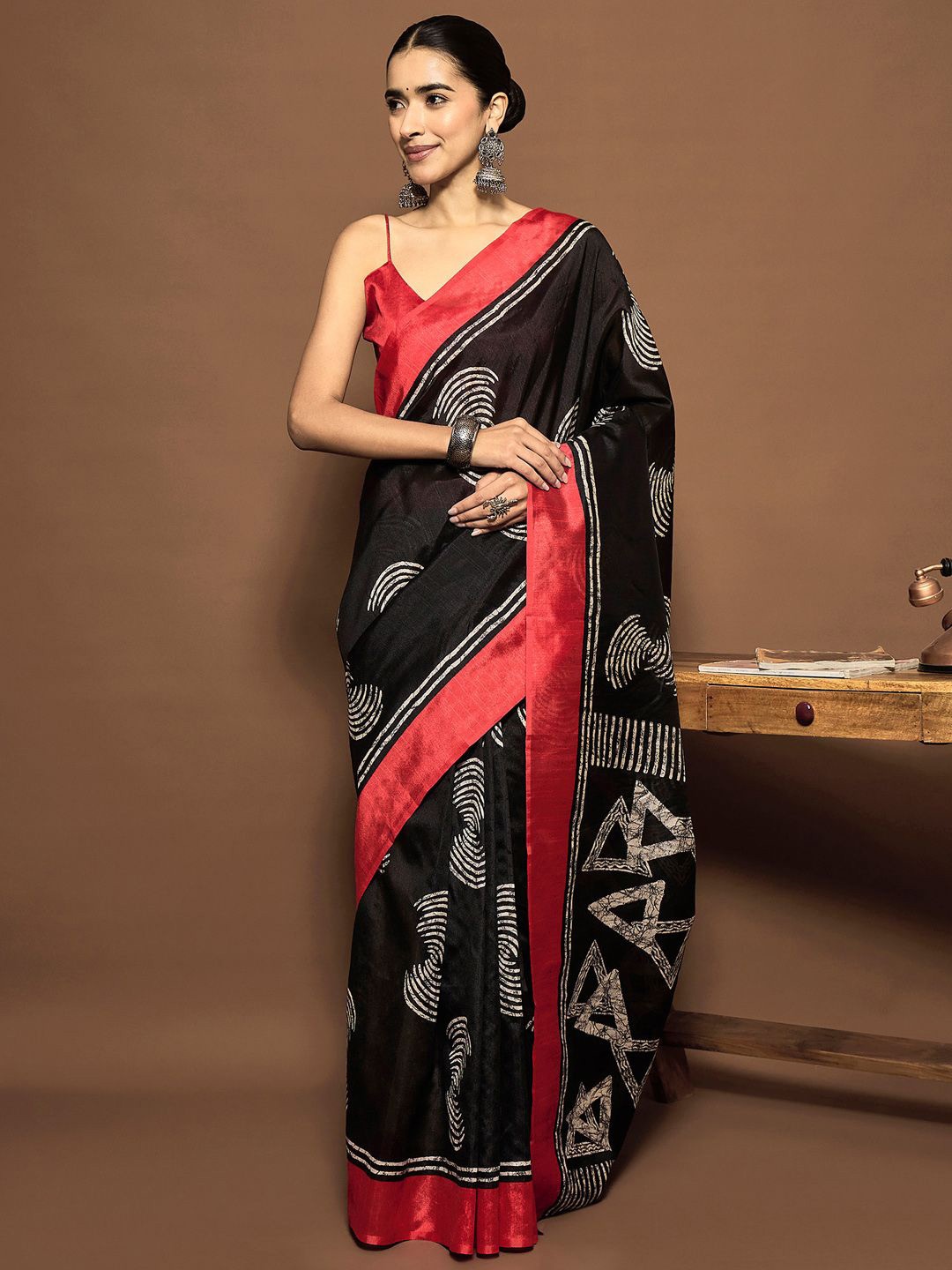 

Mitera Silk Blend Ready to Wear Dabu Saree, Black