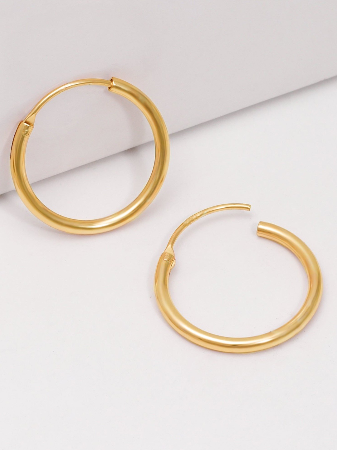 

GIVA 925 Sterling Silver Gold-Plated Circular Hoop Earrings