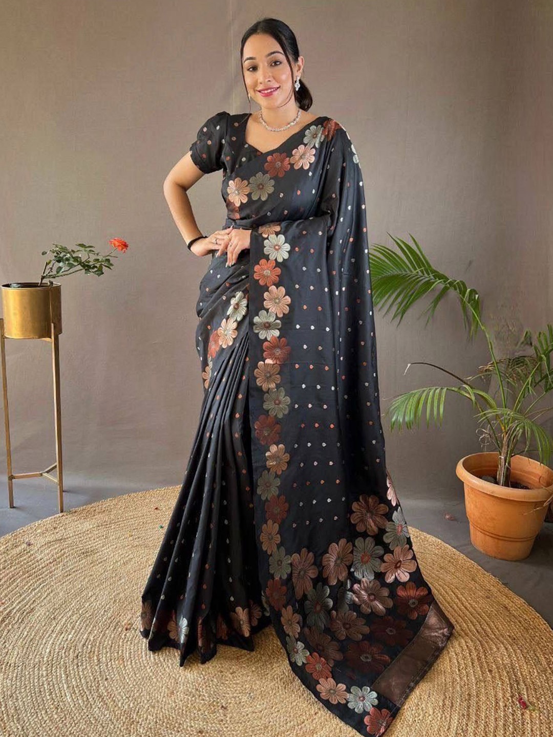 

VILLE FASHION Woven Design Art Silk Kanjeevaram Saree, Black