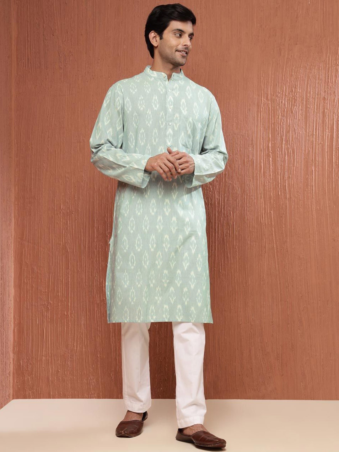 

Fabindia Abtract Printed Pure Cotton Mandarin Collar Straight Kurta, Green