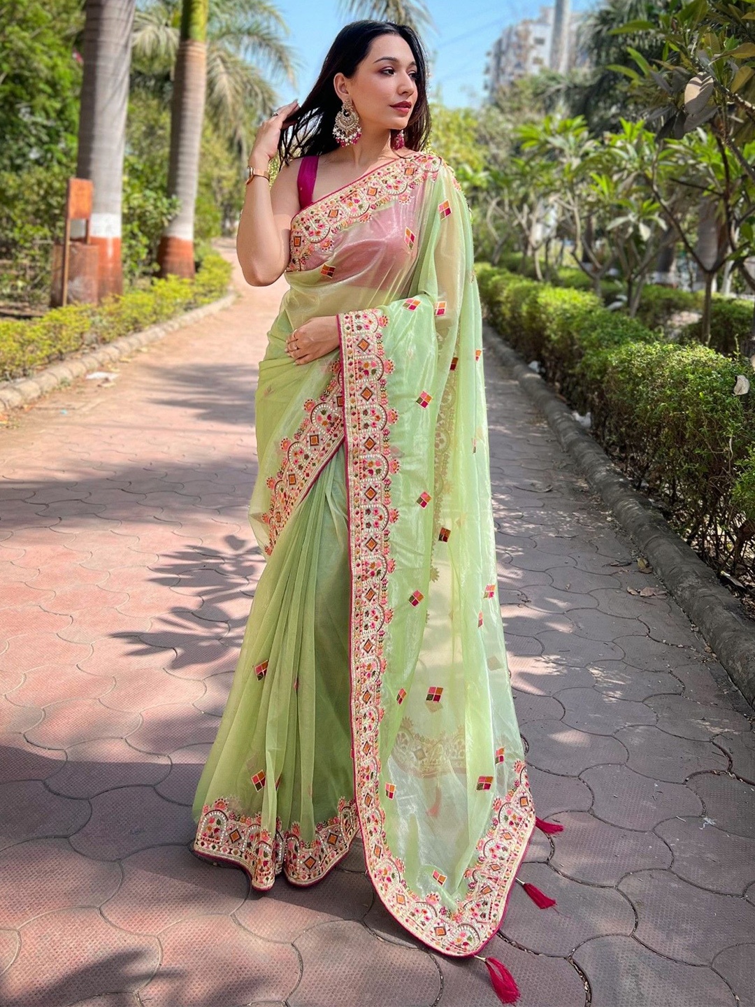 

Mitera Floral Embroidered Tissue Saree, Green