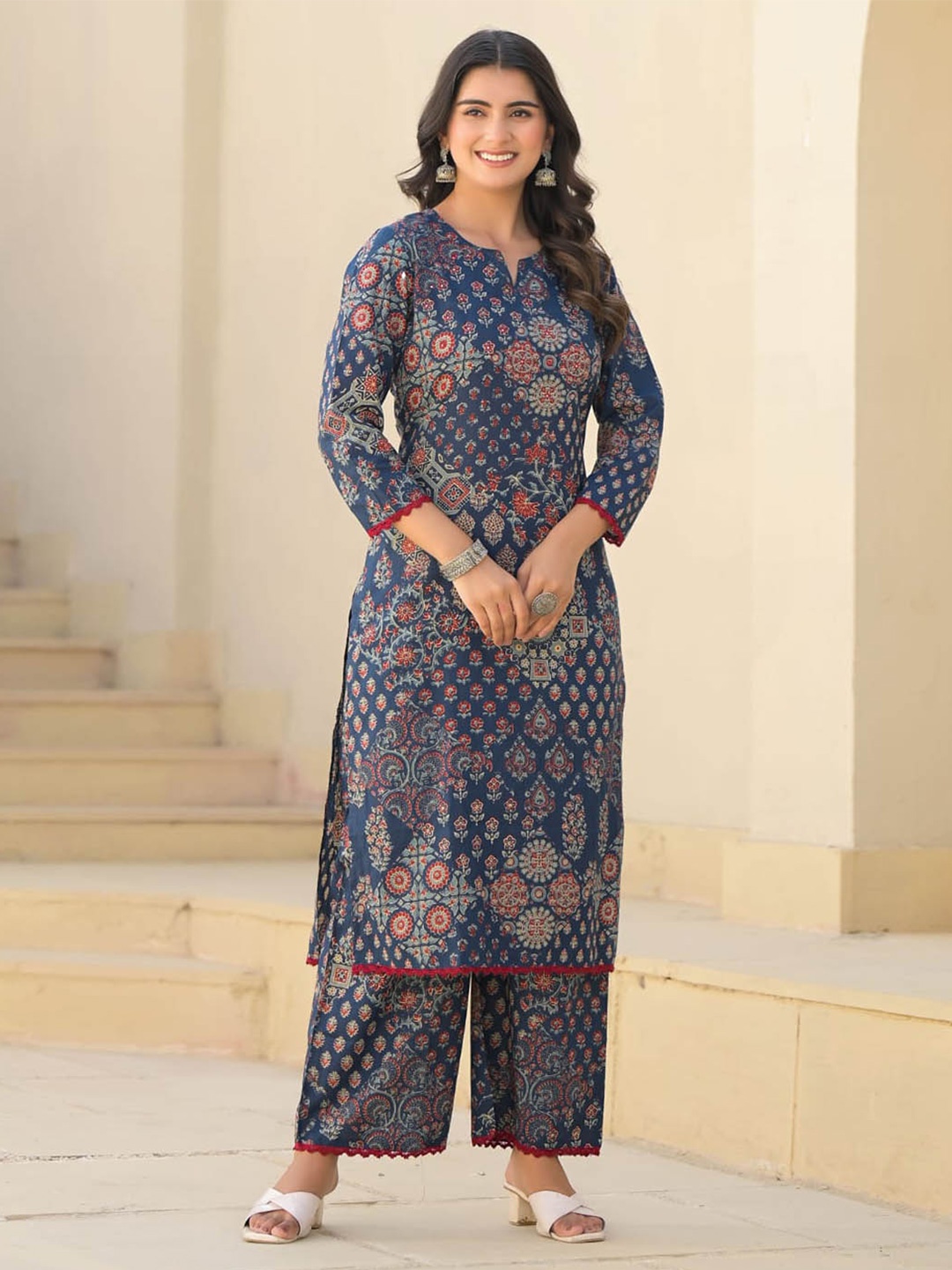 

Meena Bazaar Floral Printed Straight Kurta With Trouser, Blue