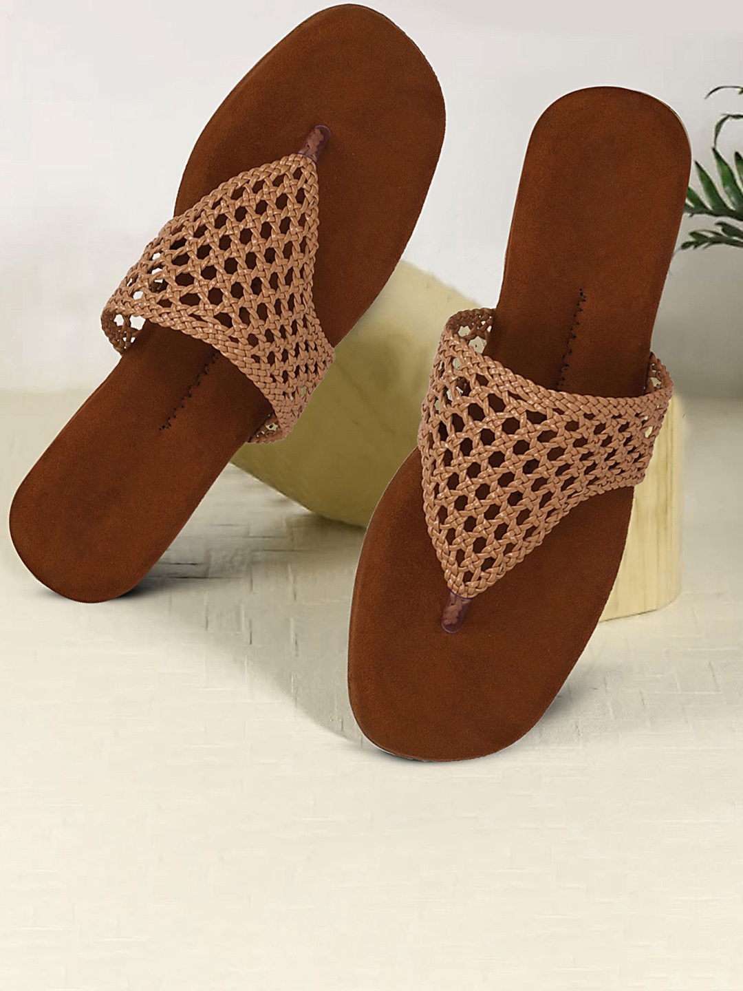 

Commander Shoes Women Textured Open Toe Flats, Beige