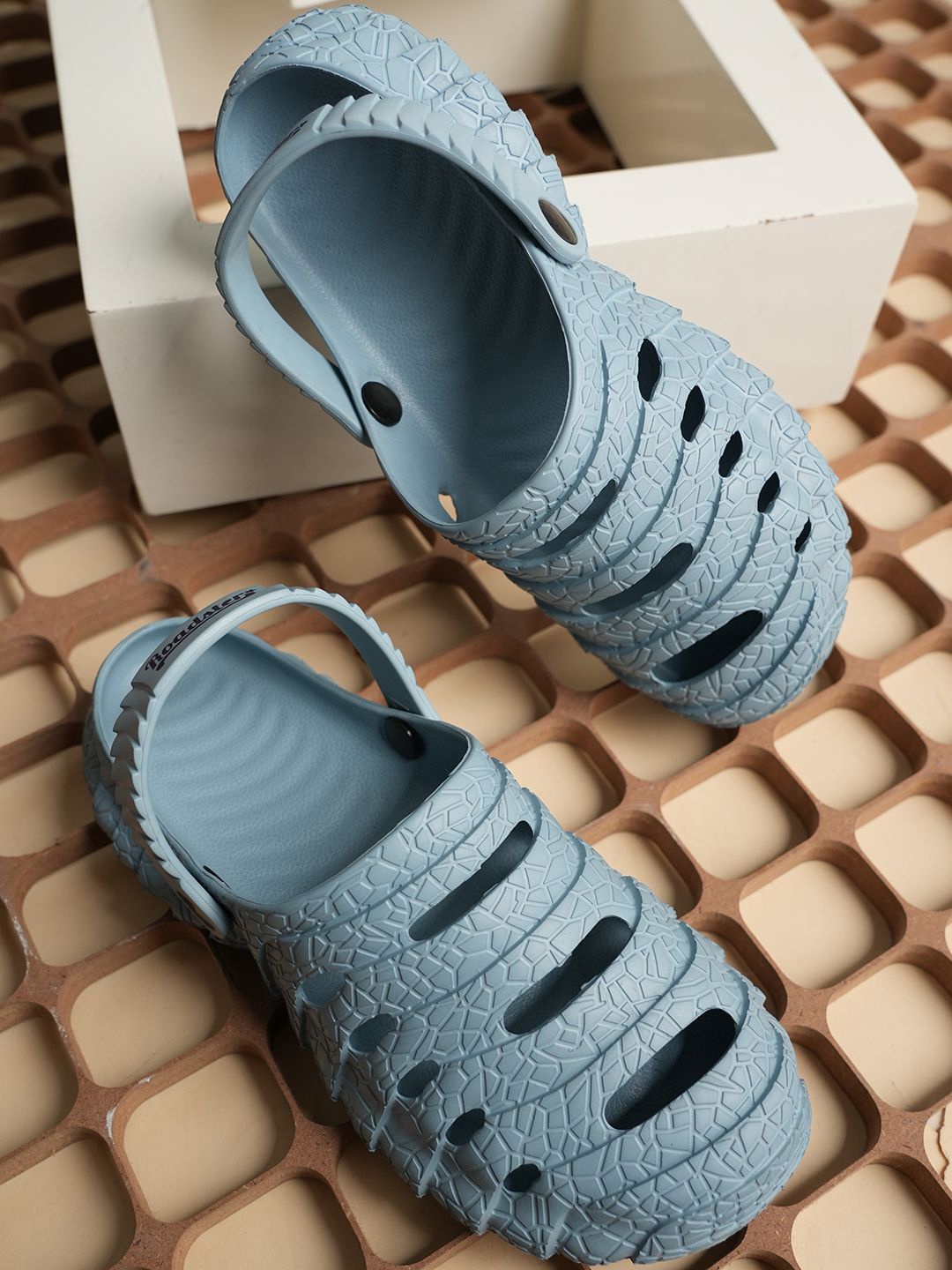 

The Roadster Lifestyle Co Men Casual Clogs, Sea green