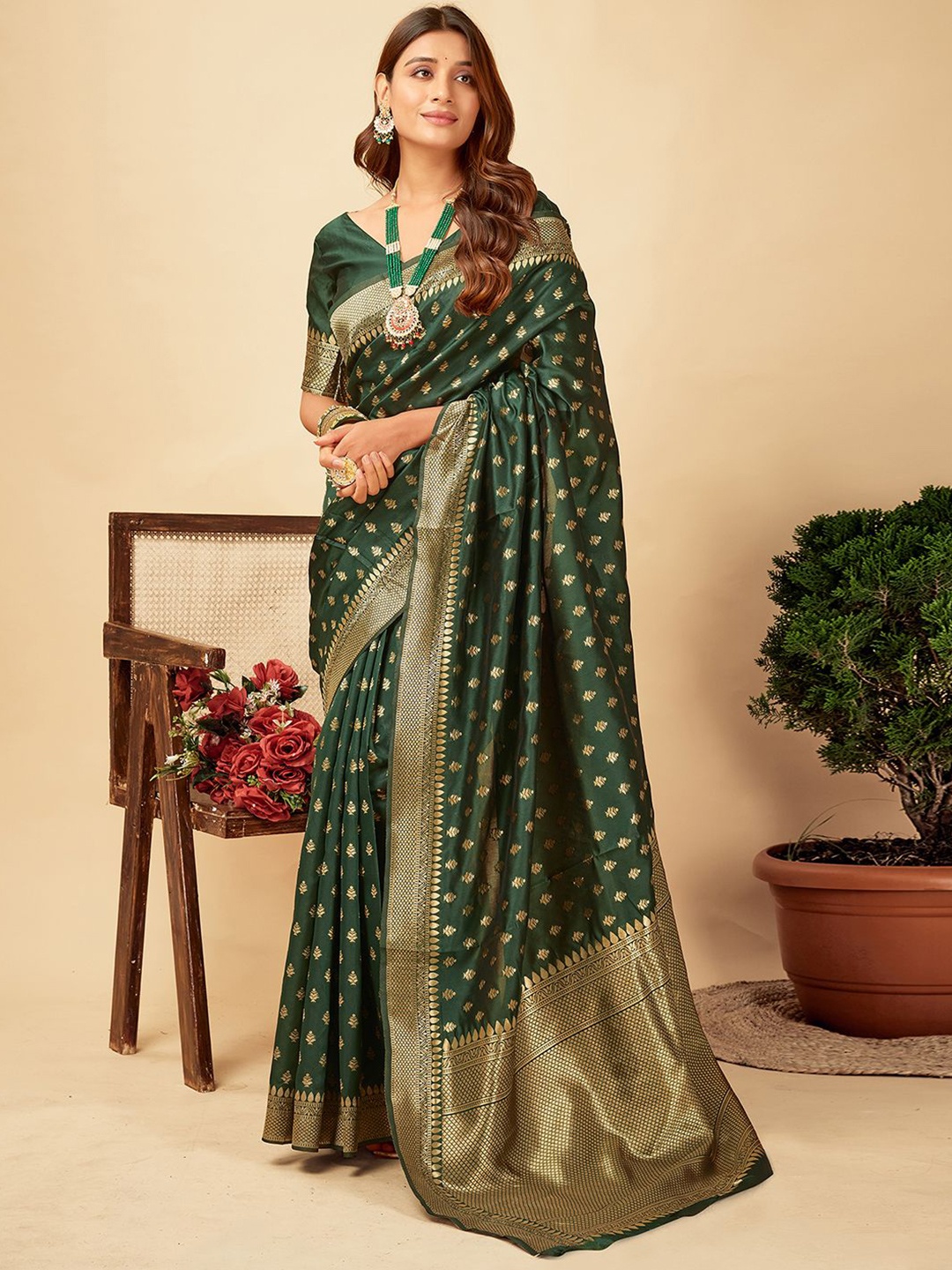 

HERE&NOW Woven Design Zari Silk Blend Banarasi Saree, Green