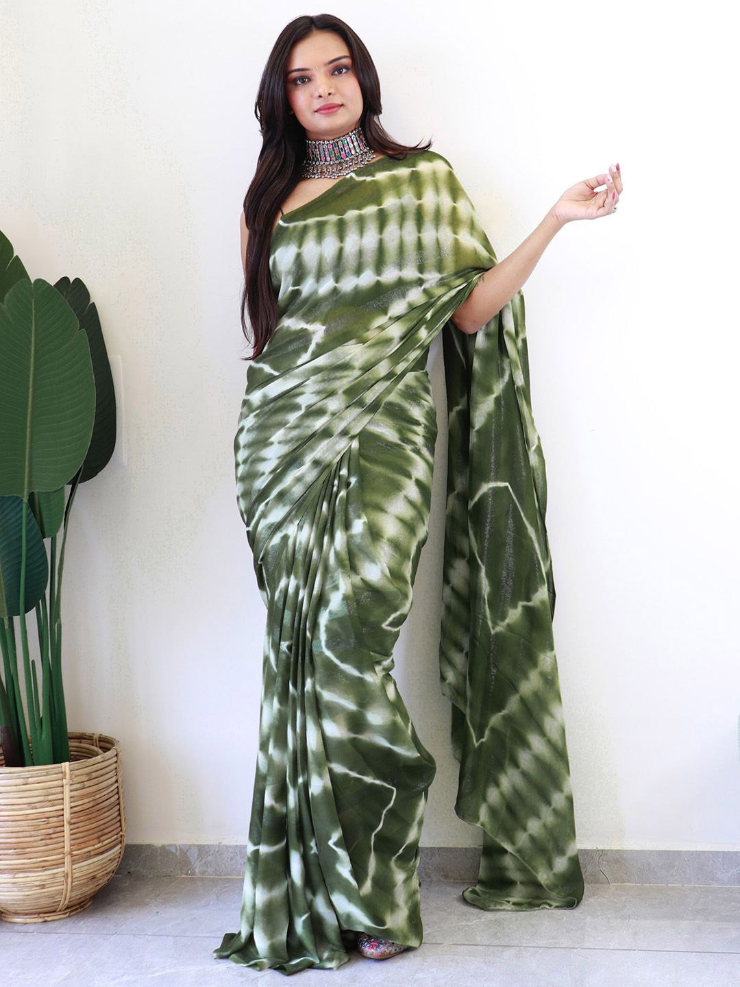 

Mitera Tie and Dye Poly Georgette Ready to Wear Saree, Olive