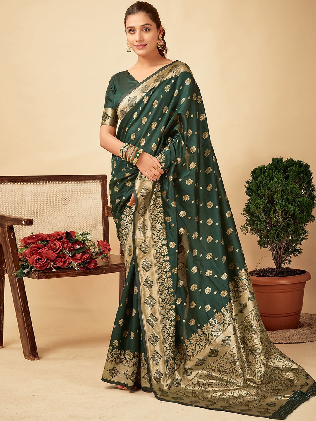 

HERE&NOW Woven Design Zari Silk Blend Banarasi Saree, Green