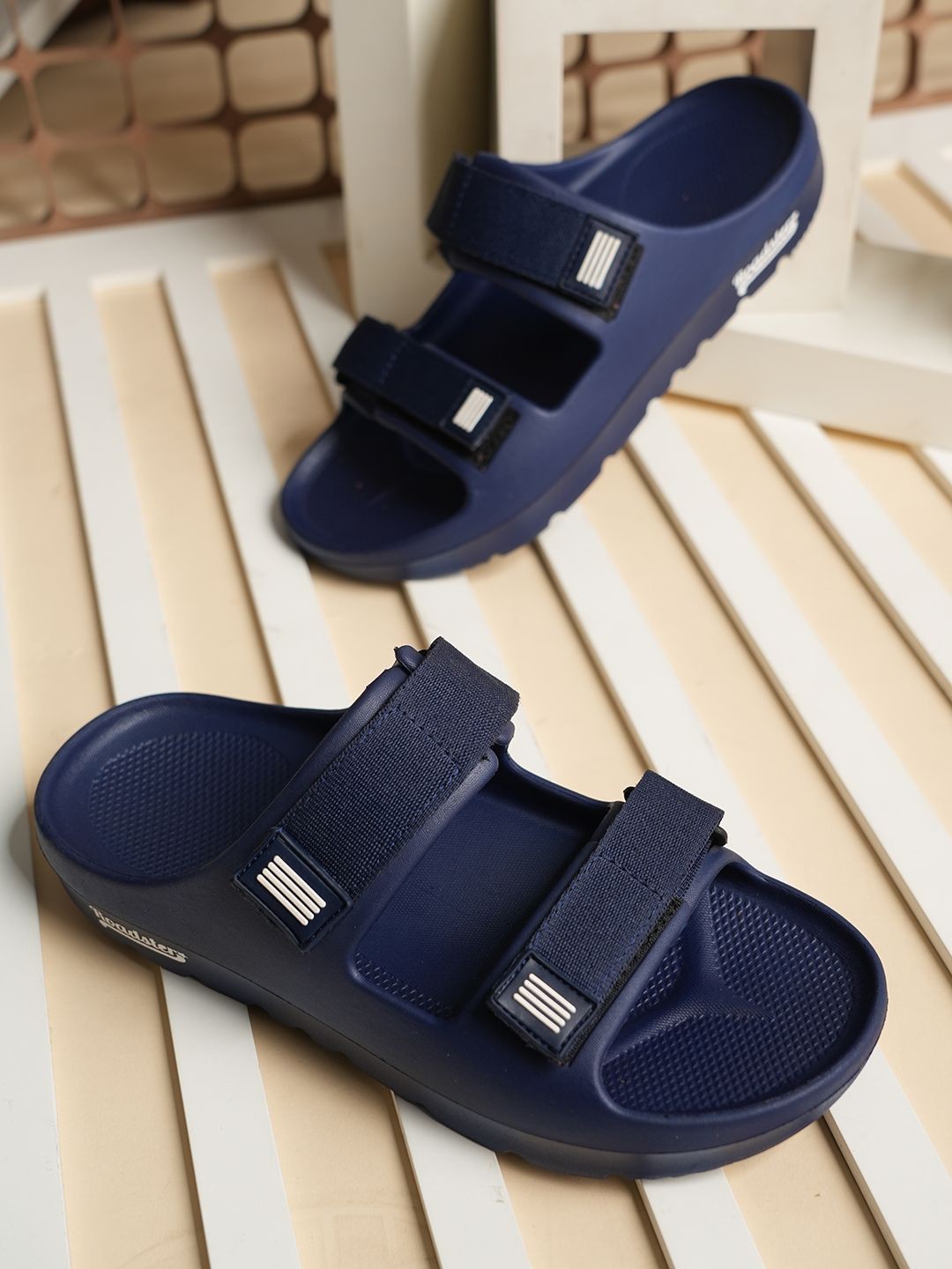 

The Roadster Lifestyle Co Men Casual Sliders, Navy blue