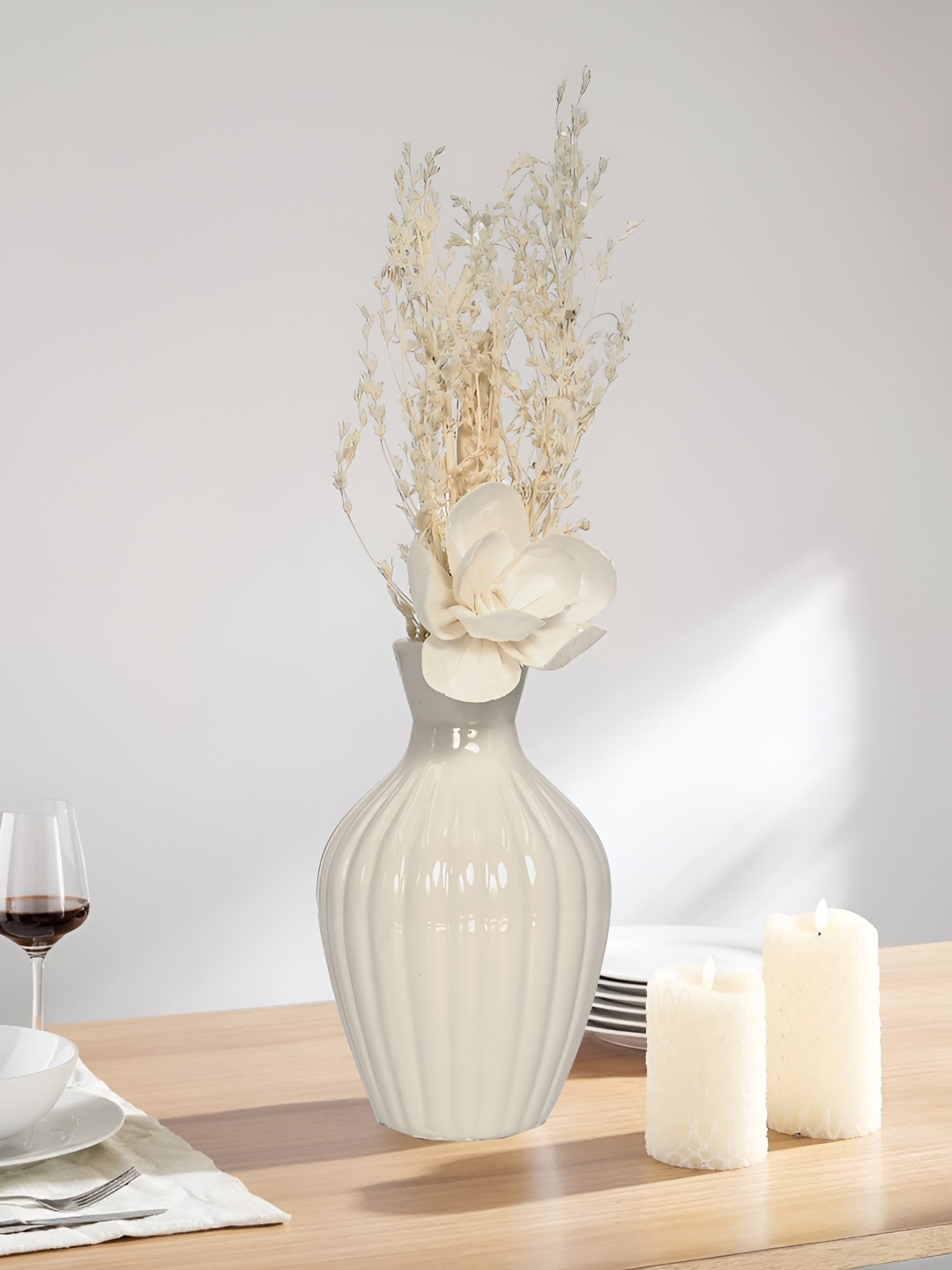 

Aura White Porcelain Flower Vase With Fragrance Jasmine Reed Diffuser