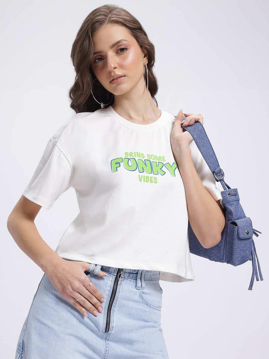 

glitchez Text That's Trendy Drop-Shoulder Sleeves Crop Boxy T-shirt, White