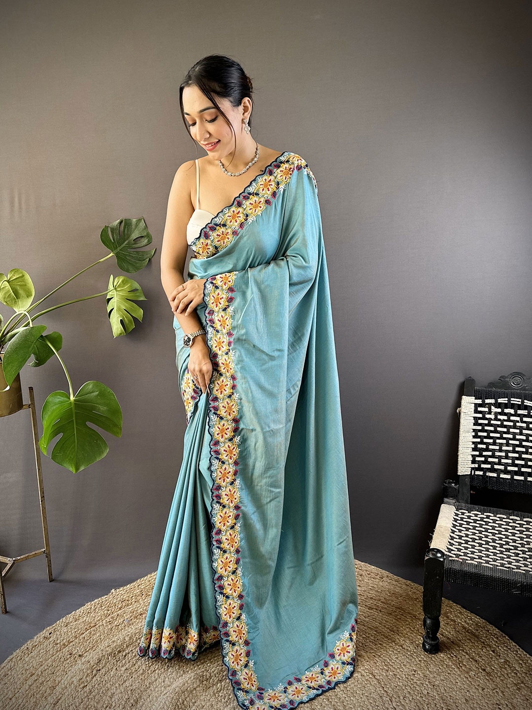 

NIWAA Embroidered Tissue Saree, Blue