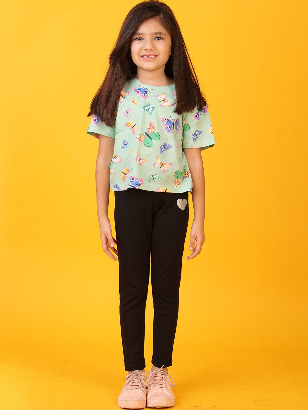 

Anthrilo Girls Printed Round Neck T-shirt With Leggings, Green