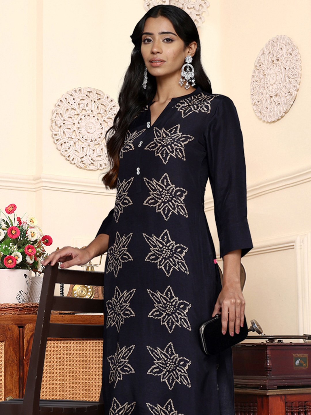 

Varanga Floral Printed Silk Mandarin Collar Straight Kurta, Black