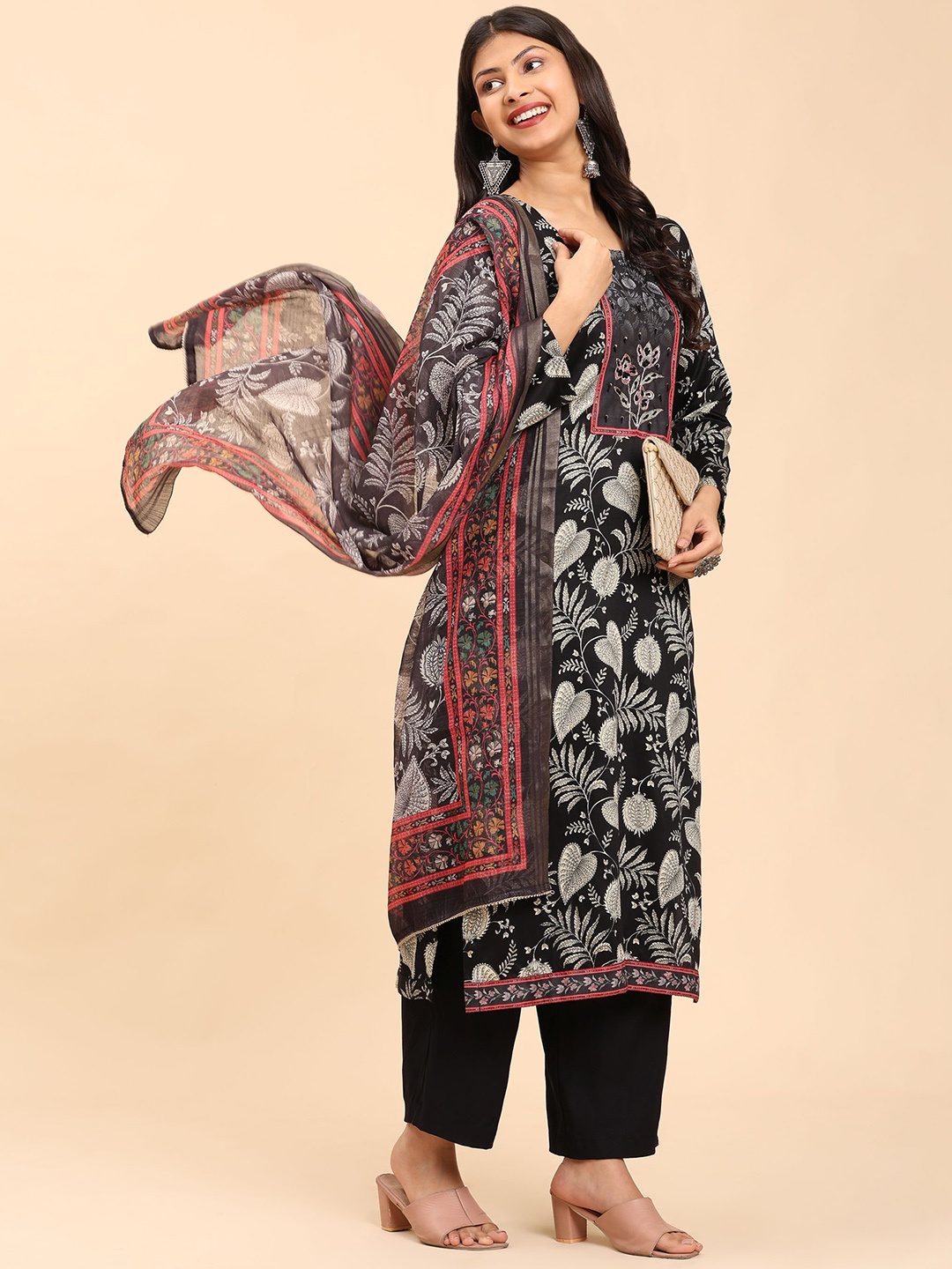 

Mamicha Women Floral Printed Regular Pure Cotton Kurta with Palazzos & With Dupatta, Black