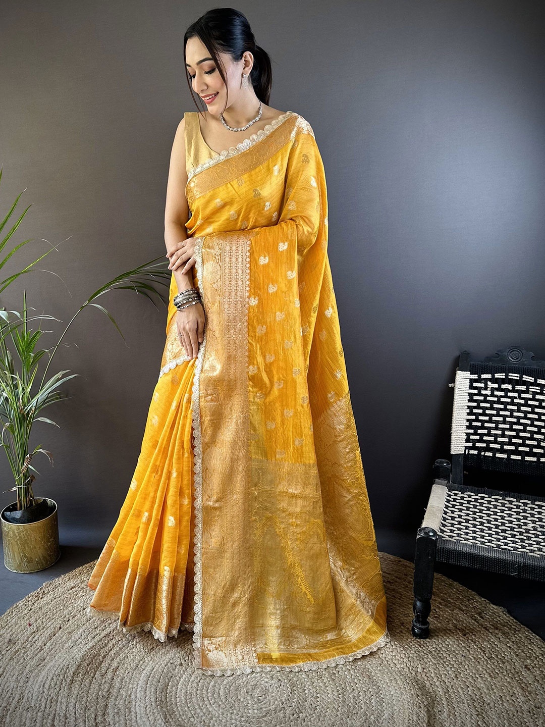 

NIWAA Woven Design Zari Tissue Banarasi Saree, Yellow