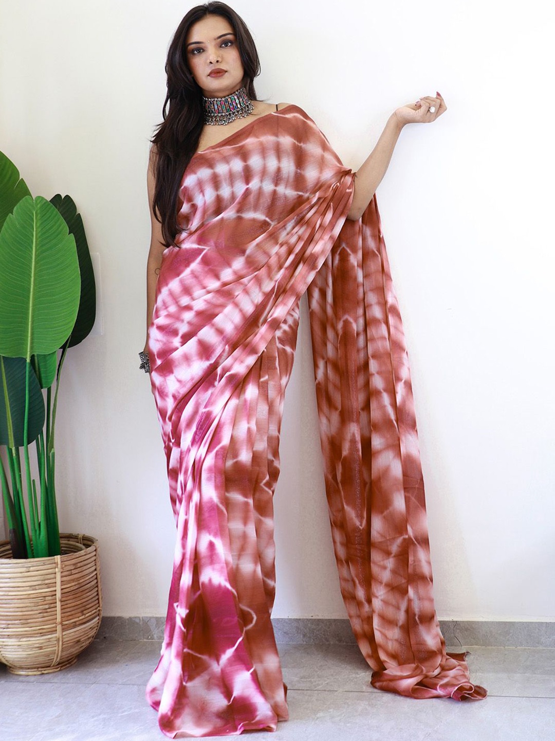 

Anouk Rustic Tie and Dye Poly Georgette Ready to Wear Saree, Brown