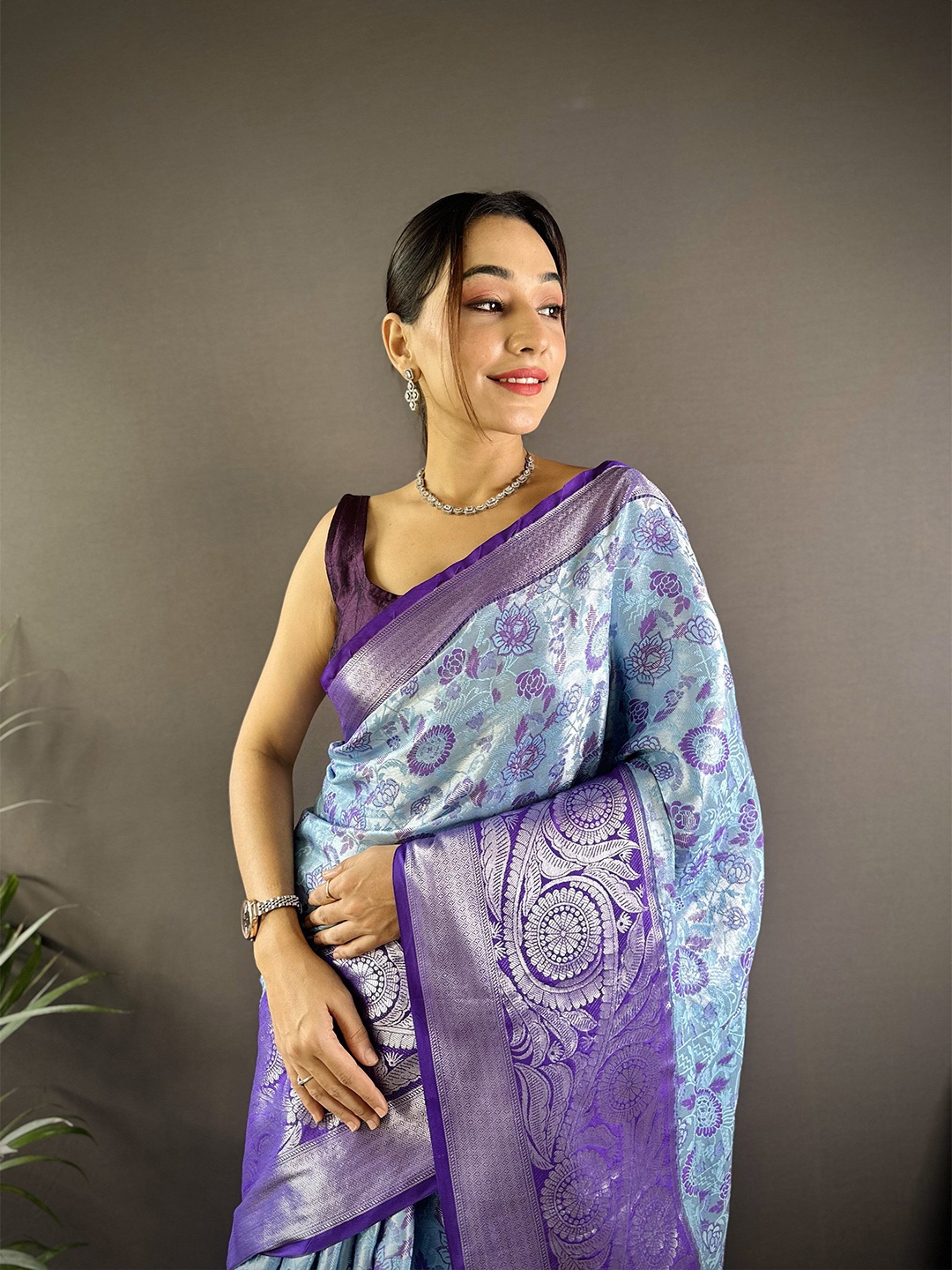 

NIWAA Woven Design Zari Tissue Kanjeevaram Saree, Blue