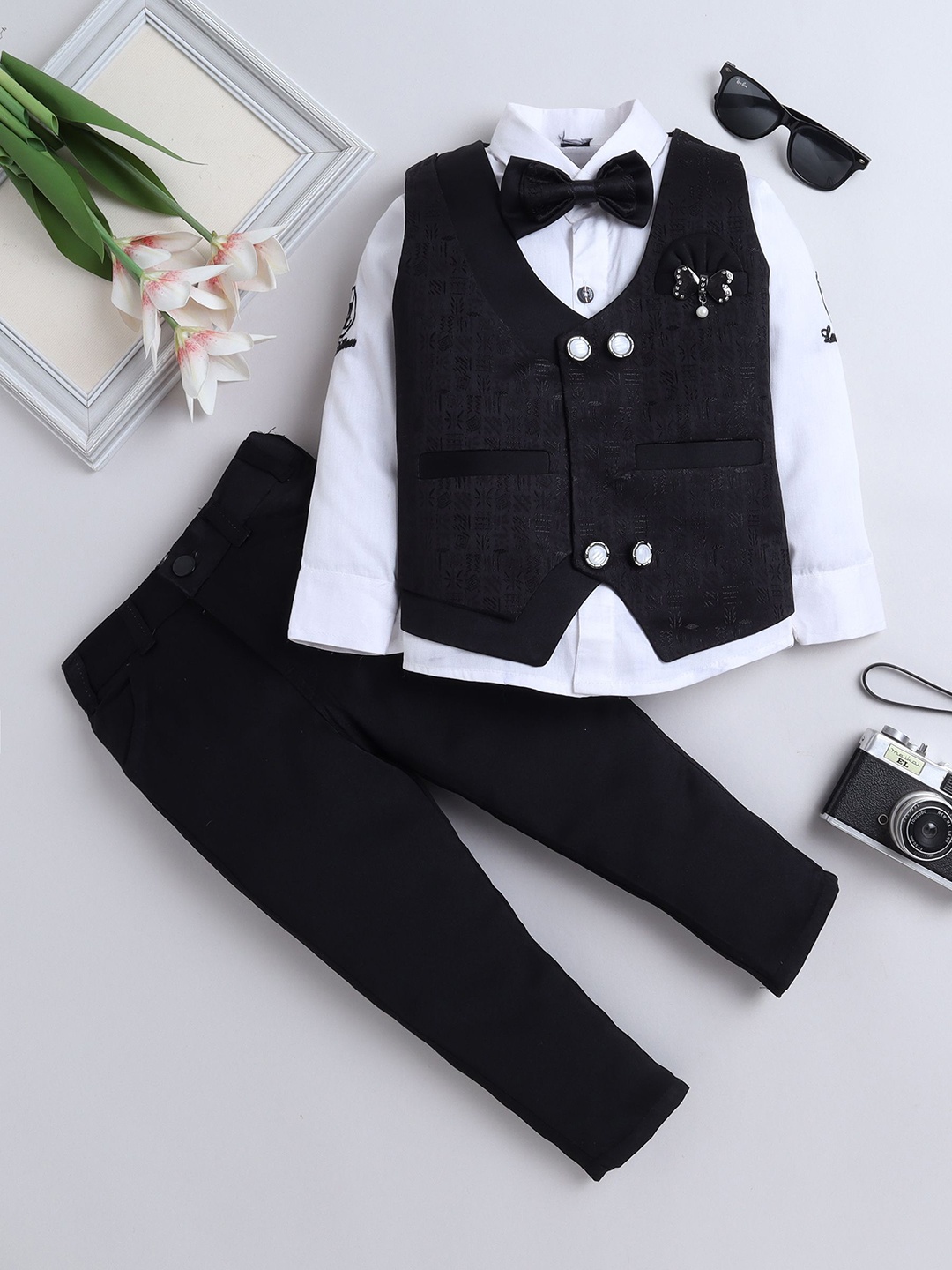

FOURFOLDS Boys Self Design Single-Breasted Three-Piece Suit, Black